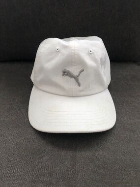 Women’s Puma cap in white with grey logo adjustable strap